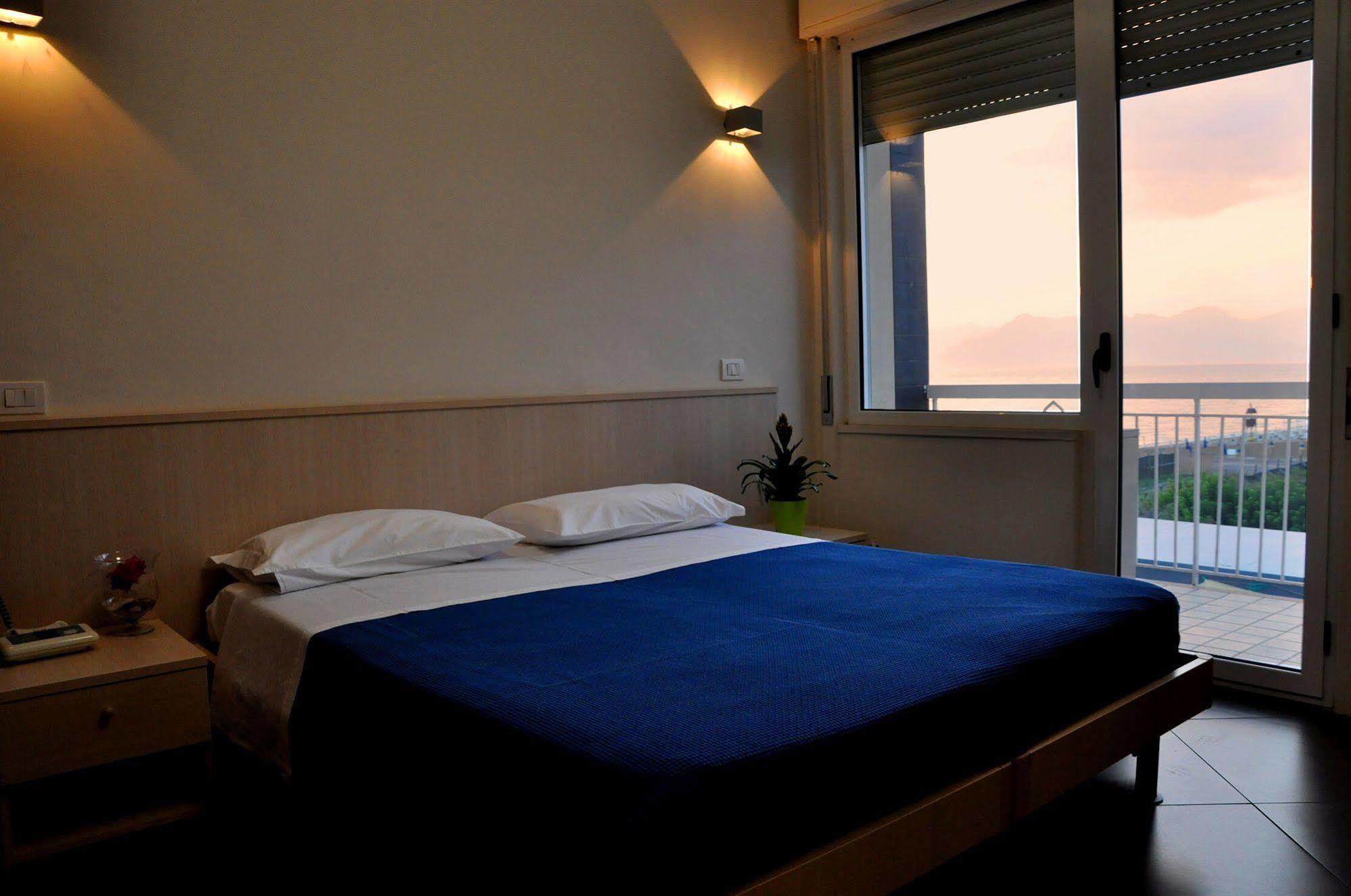Albergo Riviera Spineta Battipaglia Kültér fotó